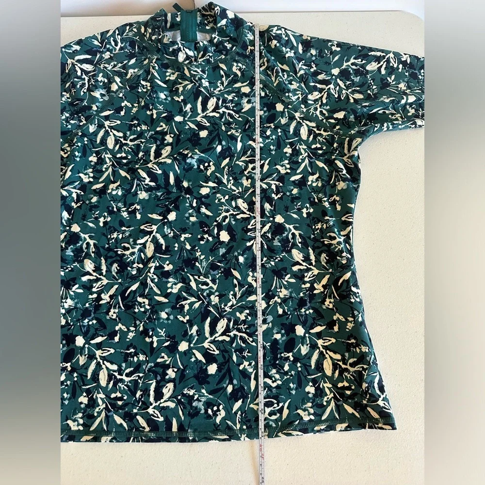 Women’s Garnet Hill M Swim Mock‎ Neck Quarter Zip Teal and Blue Flower Rashguard
